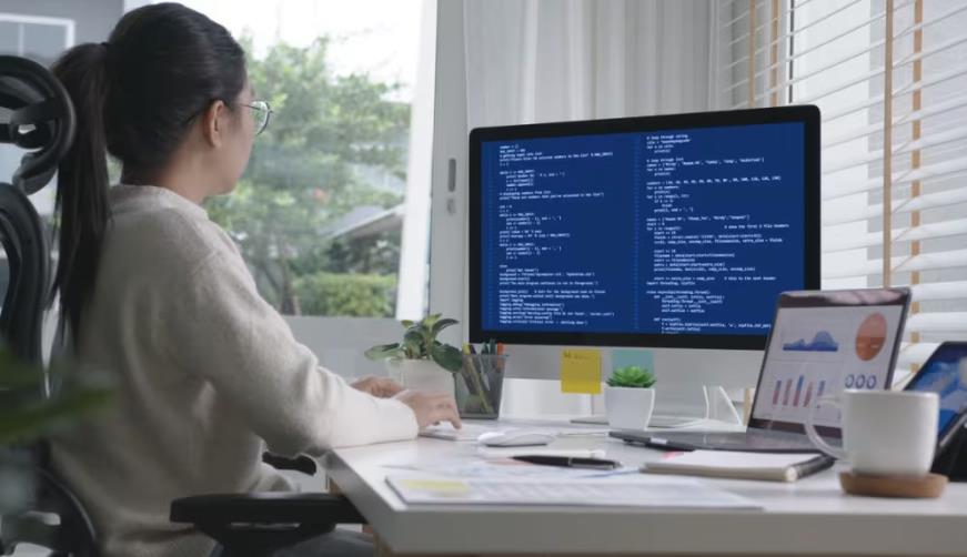 景宁畲族自治县软件开发公司实战建议：网站赋能，为何必须接入支持机器人？